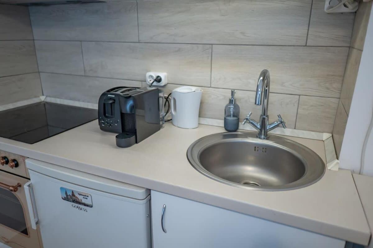 Chic Central Flat With River View 부다페스트 외부 사진