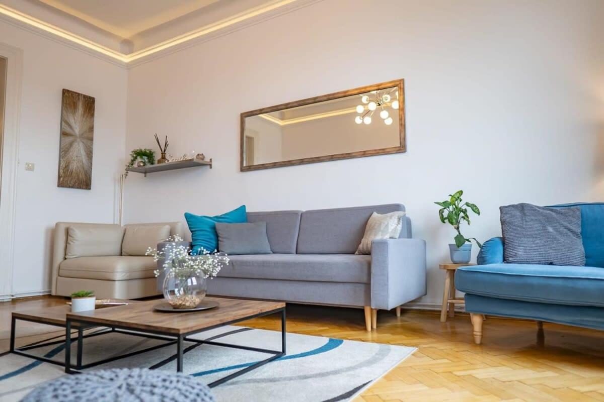 Chic Central Flat With River View 부다페스트 외부 사진