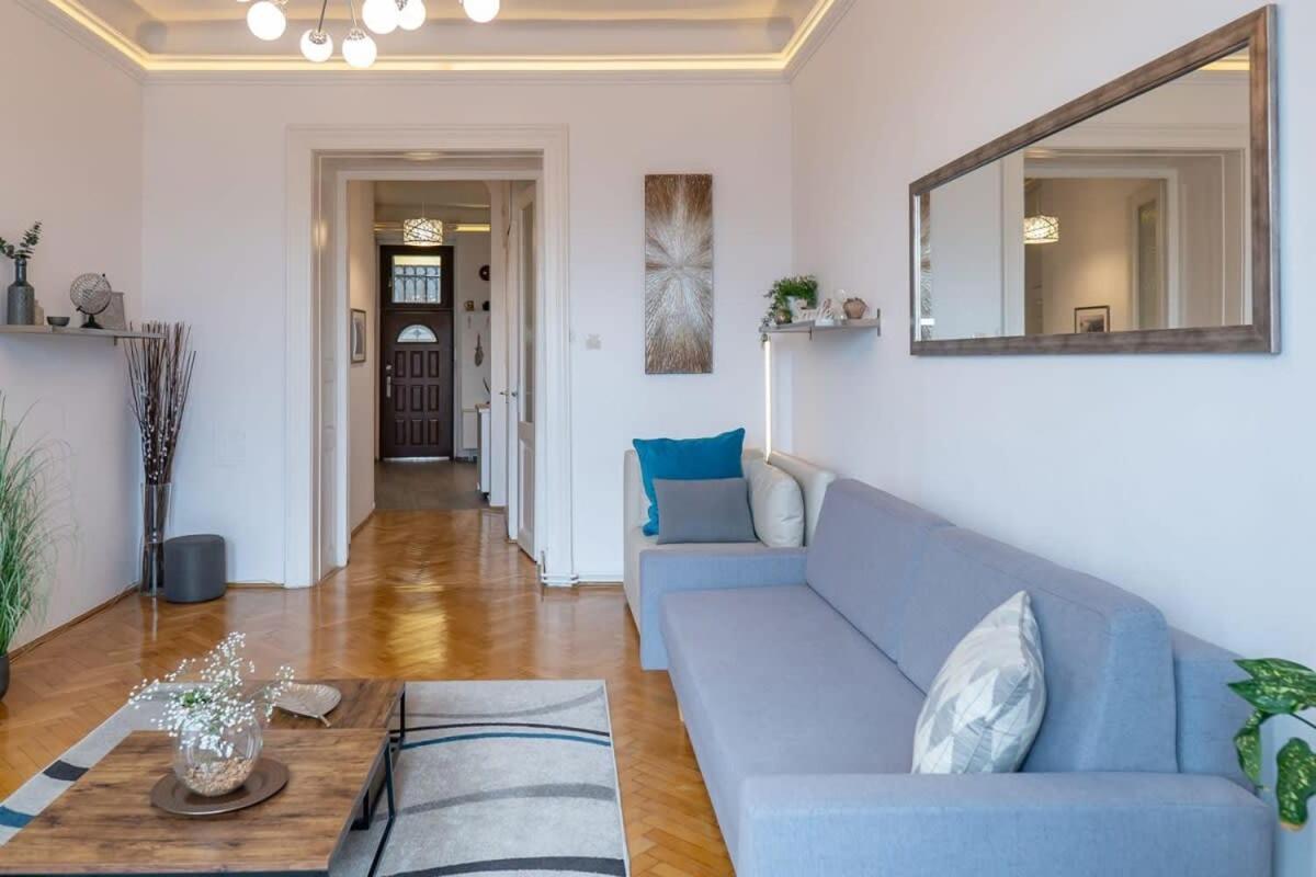 Chic Central Flat With River View 부다페스트 외부 사진