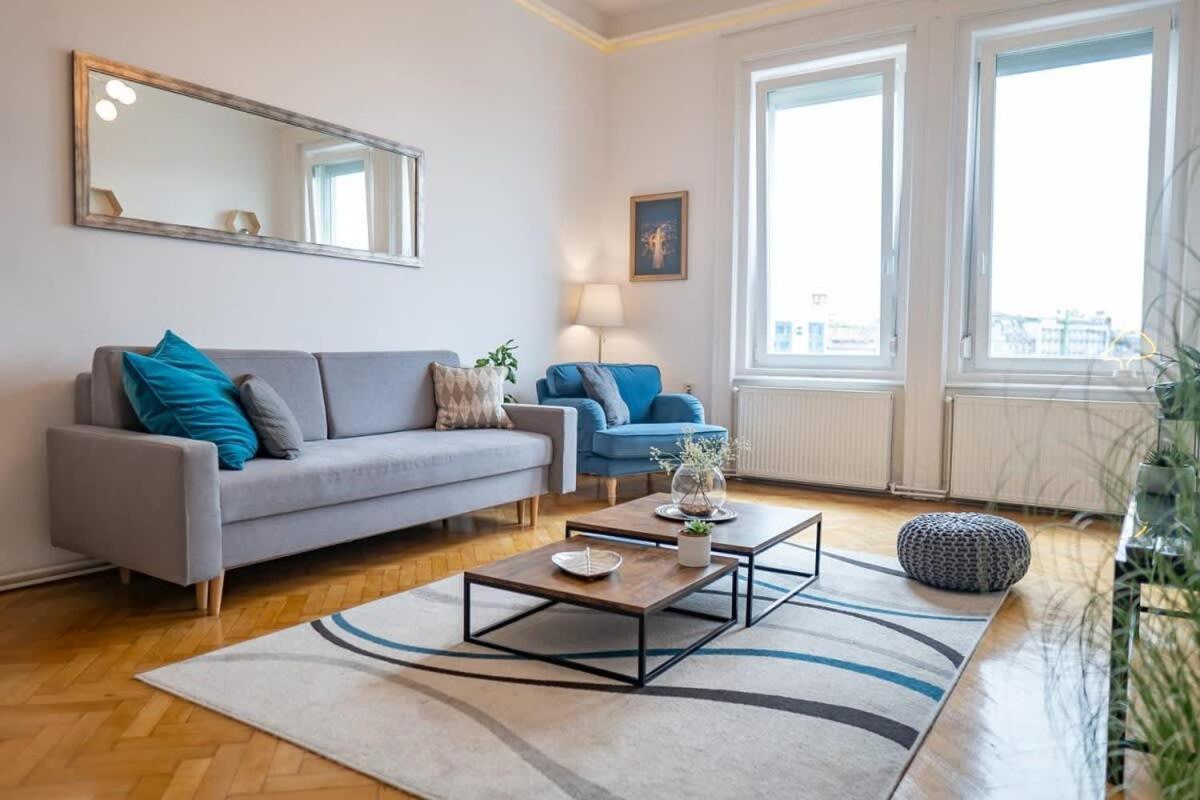 Chic Central Flat With River View 부다페스트 외부 사진